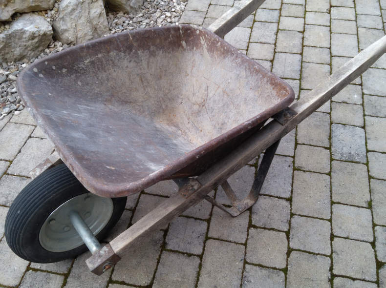 30110 Spitzbodenkarrette / Schubkarre
