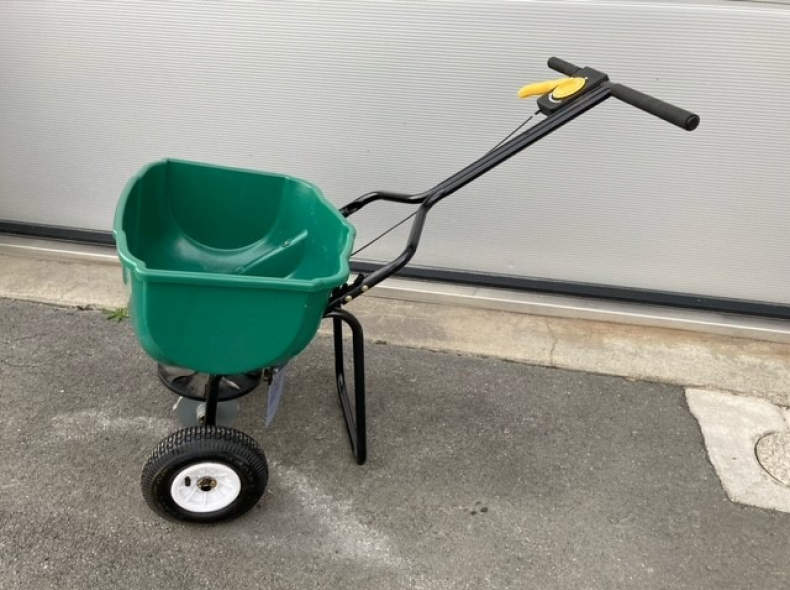 30187 Streuwagen Düngerwagen Sähapparat