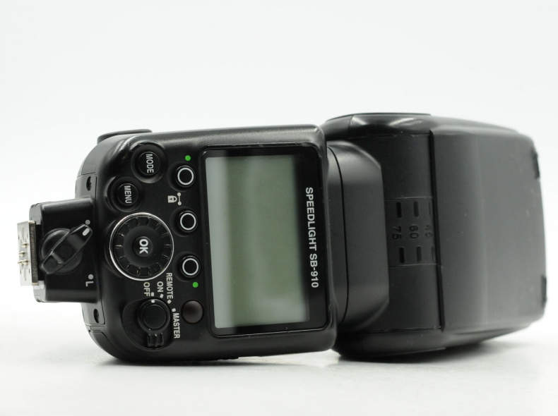 30573 Nikon Speedlight SB-910