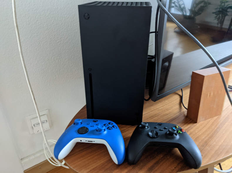 30659 Xbox Series X, 2Controller,GamePass