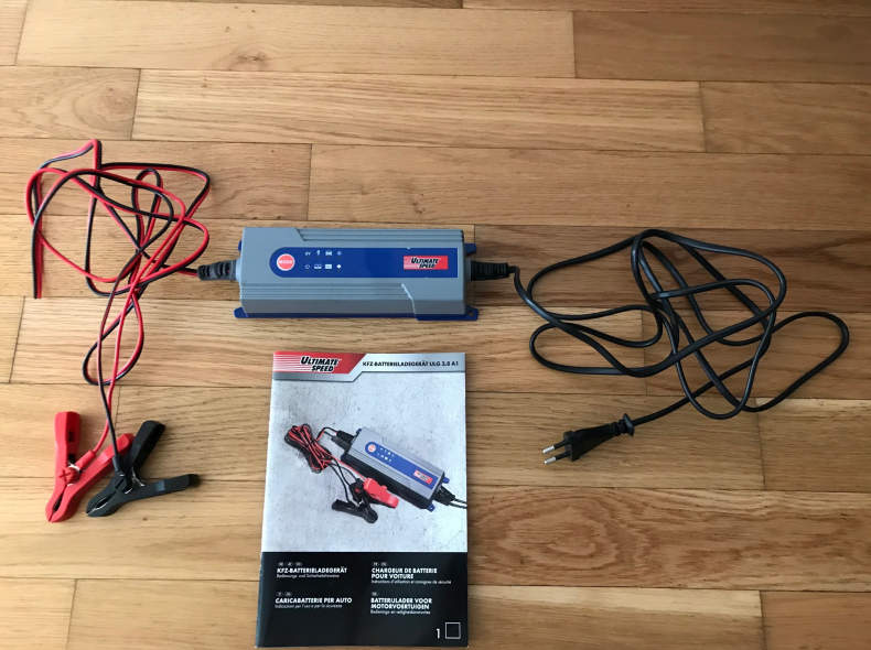 30883 Auto- / Motorrad-Batterie-Ladegerät