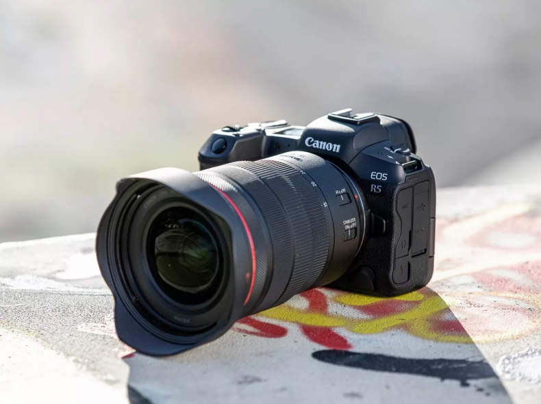 31077 Canon EOS R5 Body + Linsen