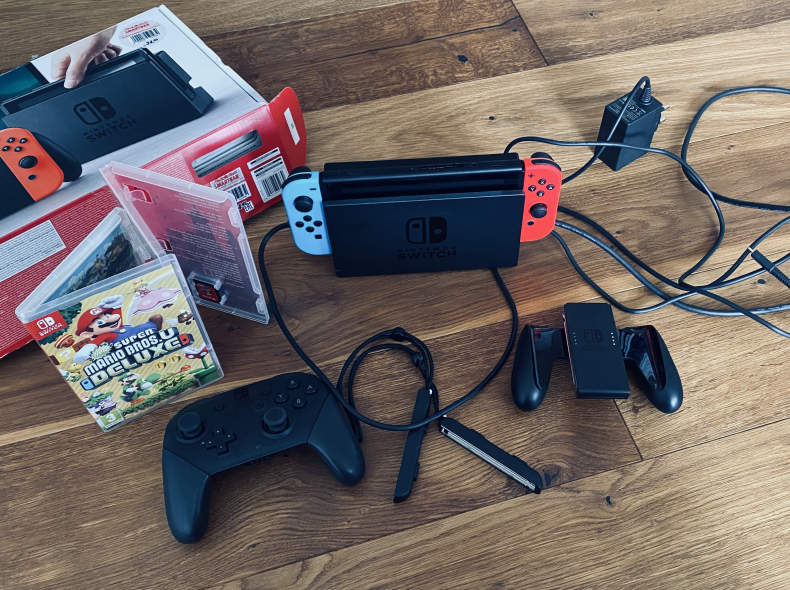 31125 Nintendo Switch Spielkonsole