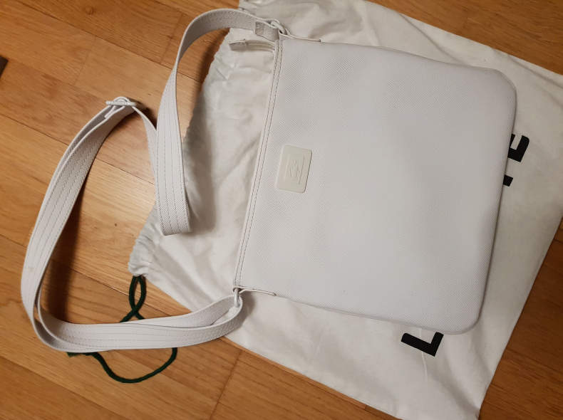 31191 Weisse Lacoste Umhänge- Tasche