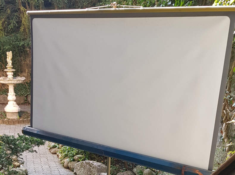 31655 Leinwand für Filme, Beamer usw.