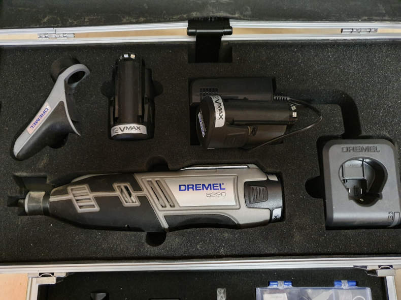 31721 Dremel 8220 mit viel Zubehör