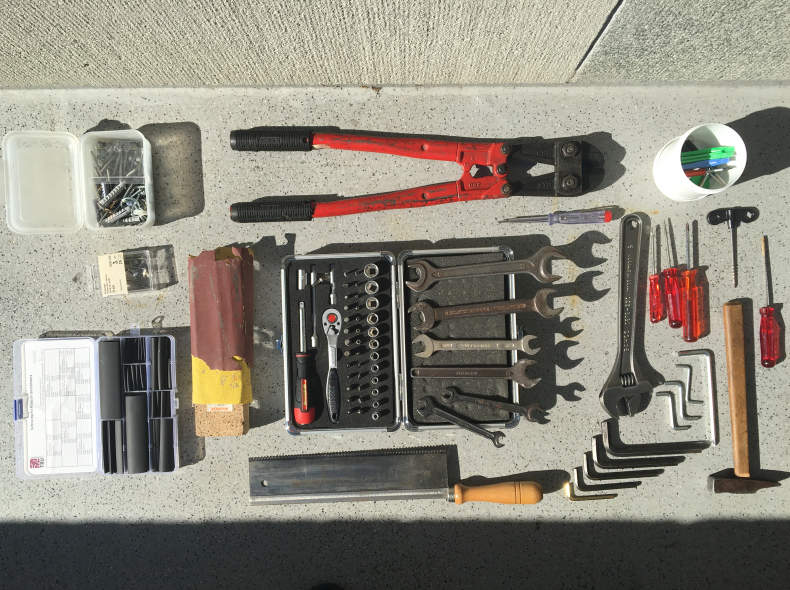 32046 Handwerkzeuge aller Art inkl. Handy
