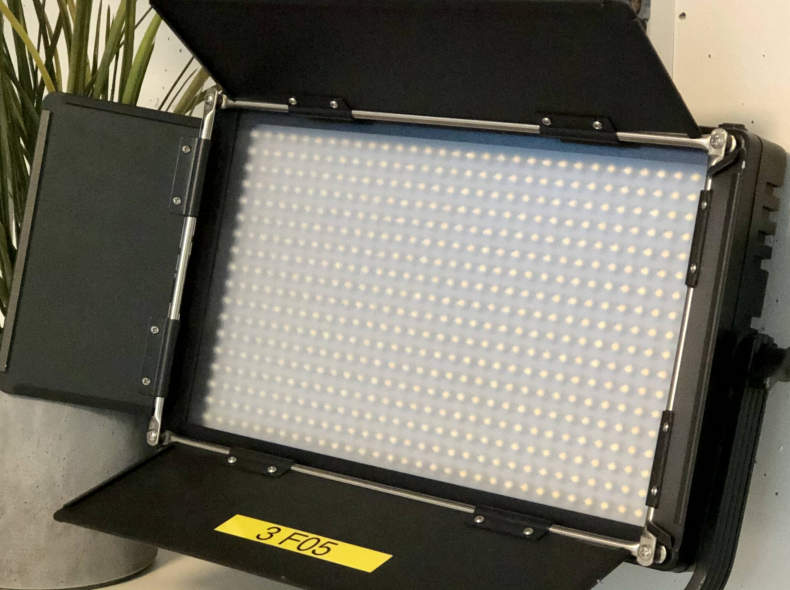 32370 SWIT LED Panel