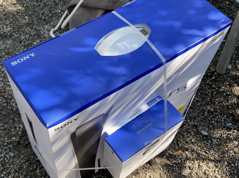 33404 Ps5 mit fifa21 und 2 Controller