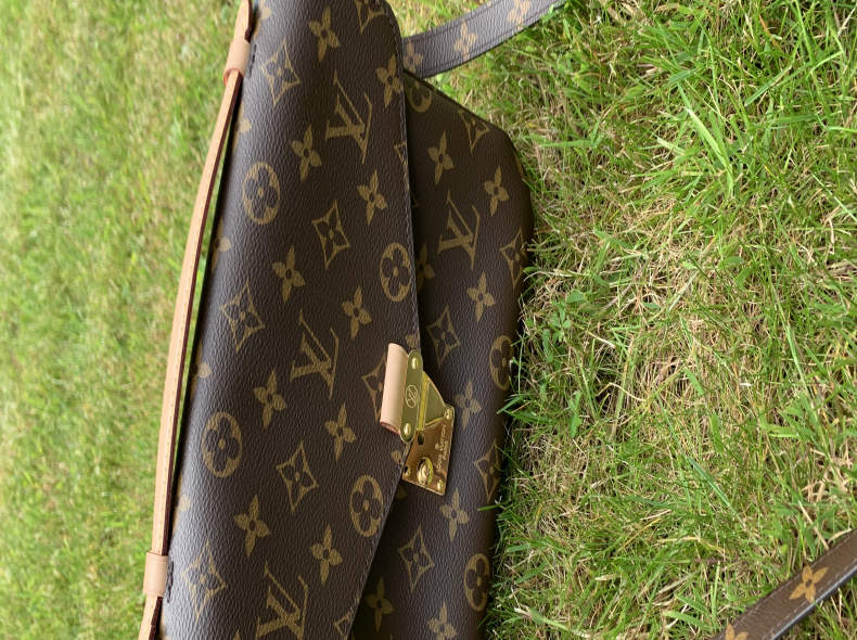 33493 Louis Vuitton Pochette Métis