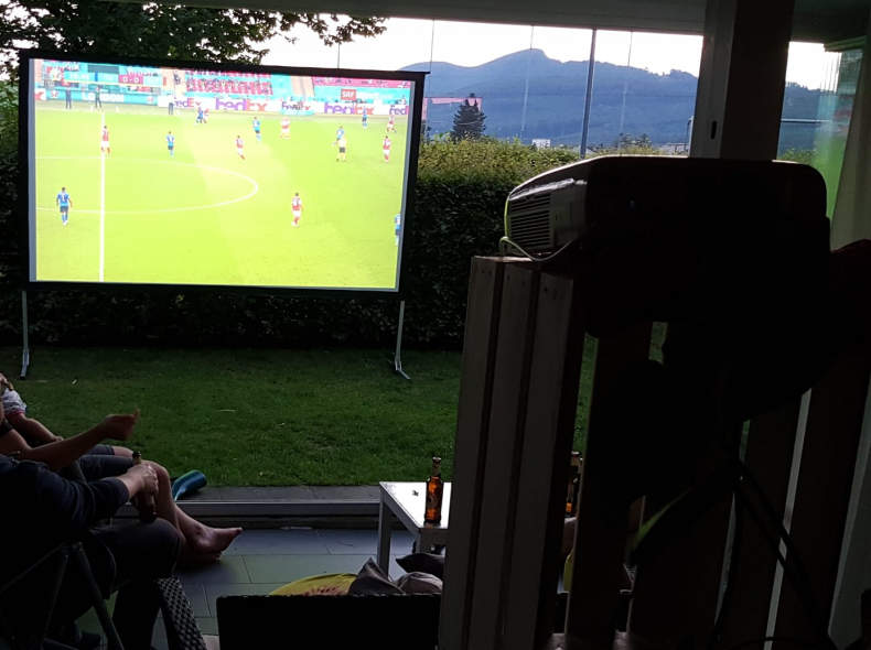 33594 Grosse 135" Leinwand in-/outdoor